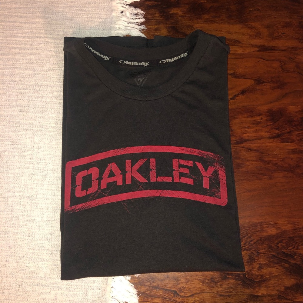Men’s Oakley Workout Shirt